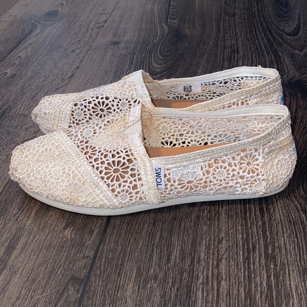 Toms- White Lace Shoes 🌿